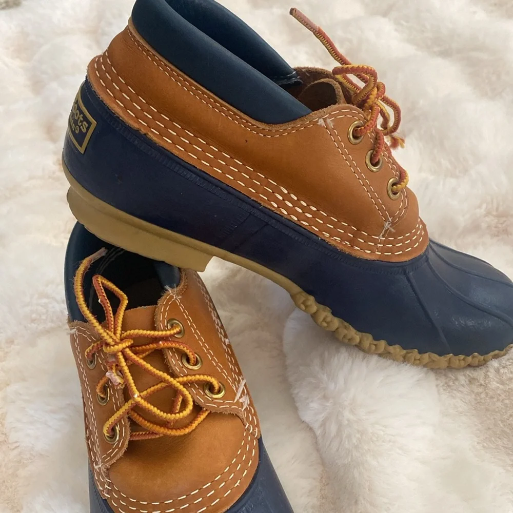Women’s Navy and Brown Lace-Up Duck Shoes